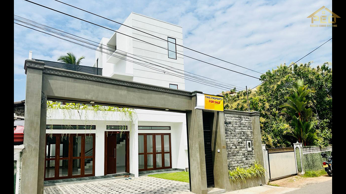 (TDM272) Newly Built Luxury 3 story house for sale in Athurugiriya