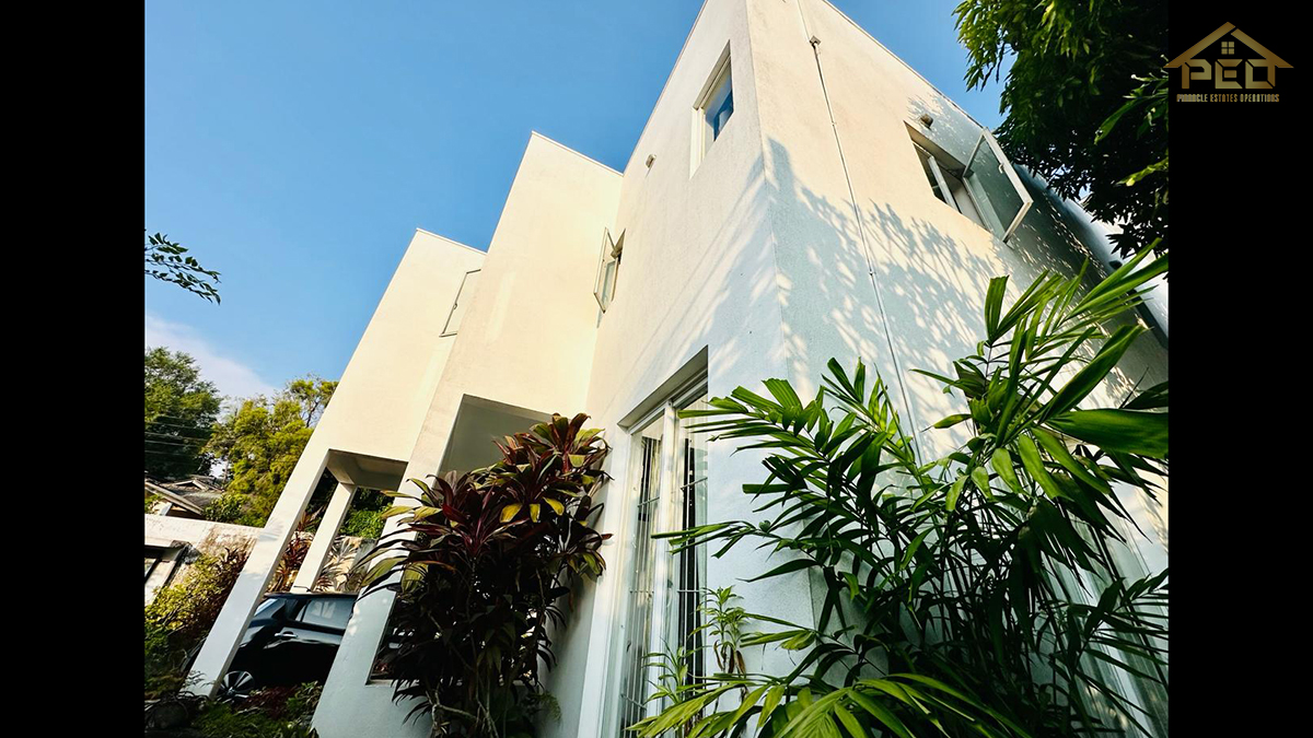 (S356) Luxury 2 story house for sale in Thalawathugoda.