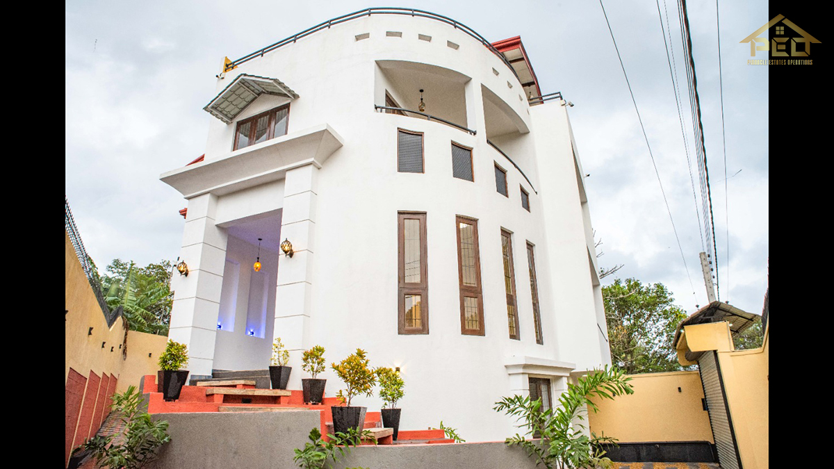 (P122)Three-story house for sale in Piliyandala