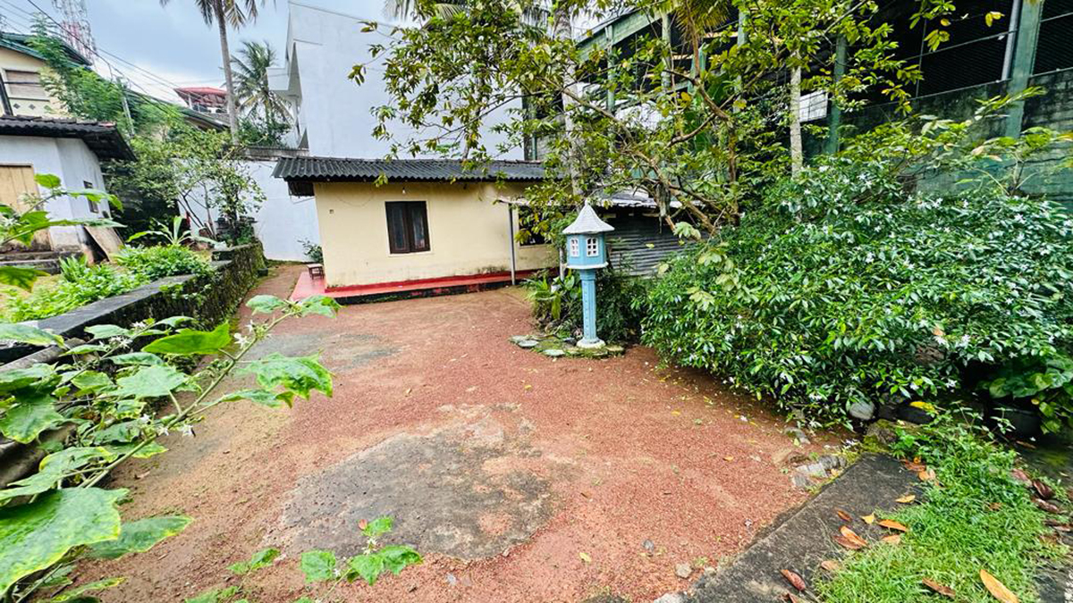 (S106) 11 Land for Sale in Thalawathugoda Uthuwankanda Road.