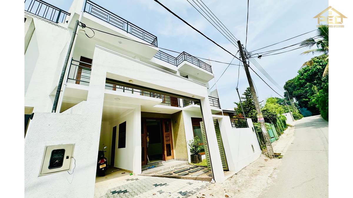 (S223) Newly Built Luxury 2 story house for sale Thalawathugoda