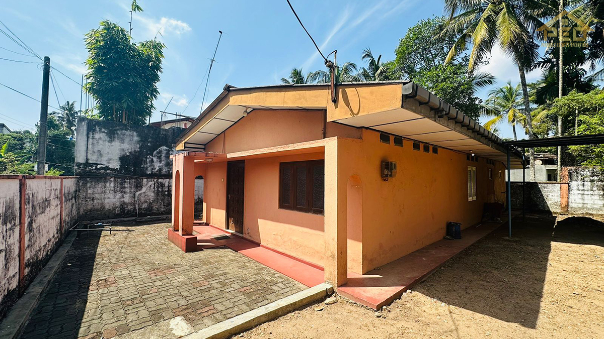 (S292) 15.5 perch Old House & Land Sale in Thalawathugoda Junction