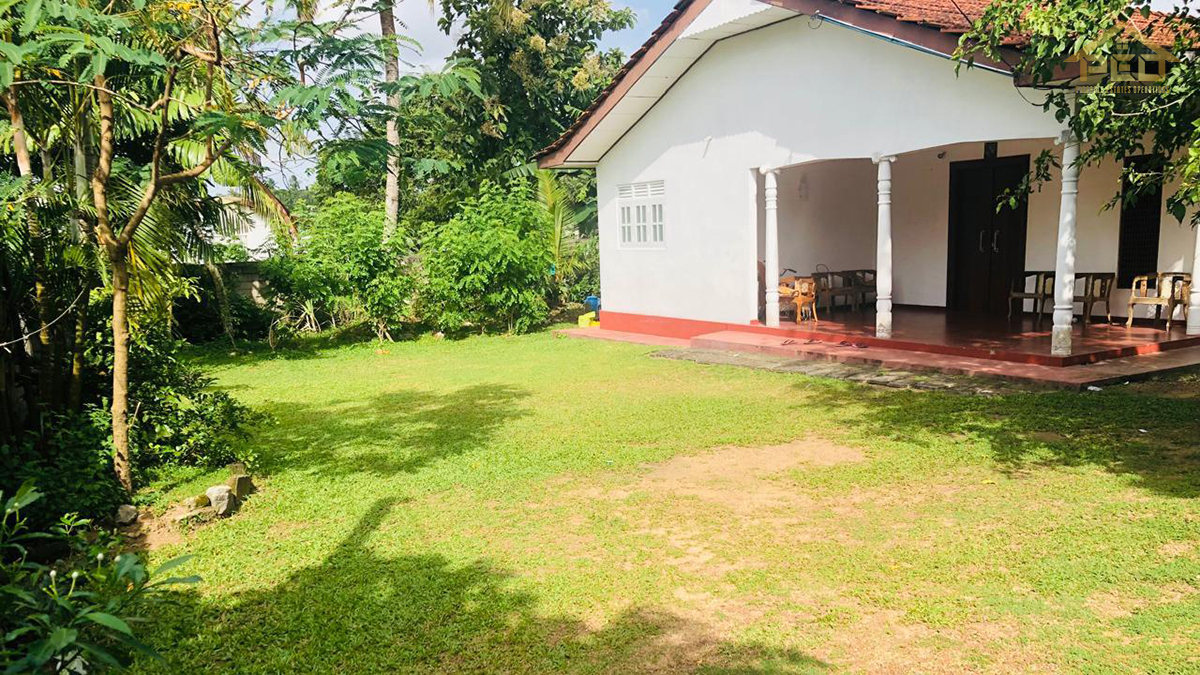 (MH131) House with land for sale in Hokandara.(Land value only)