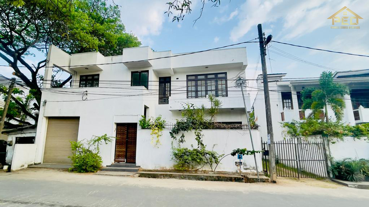 (DR9) Luxury 2 Story House for Rent in Colombo 5