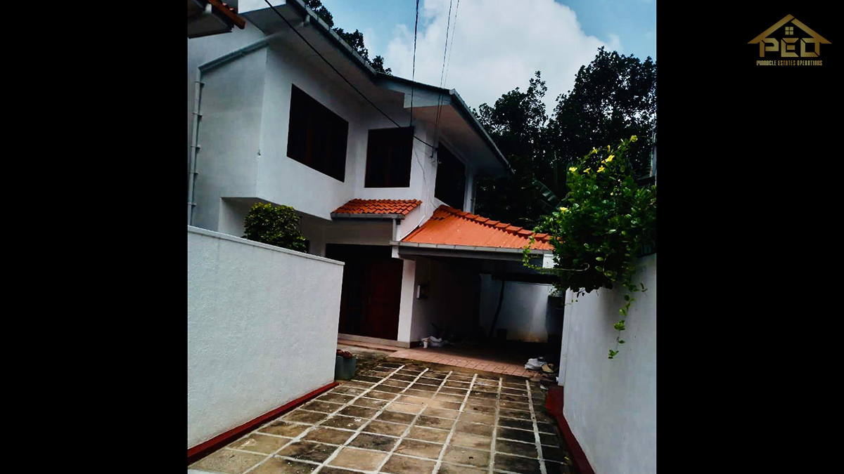 (S492) Two Storey House for Rent in Kotte.