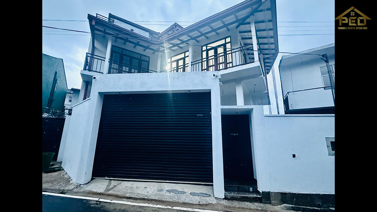 (S454) 2 stotory house for Rent in Battaramulla koswatta junct Pipe rd