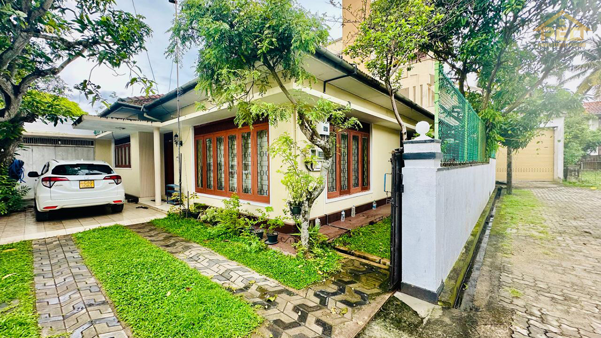 (S534) 17 Perch single-story house for sale in Rathmalana 500m to gall  Road