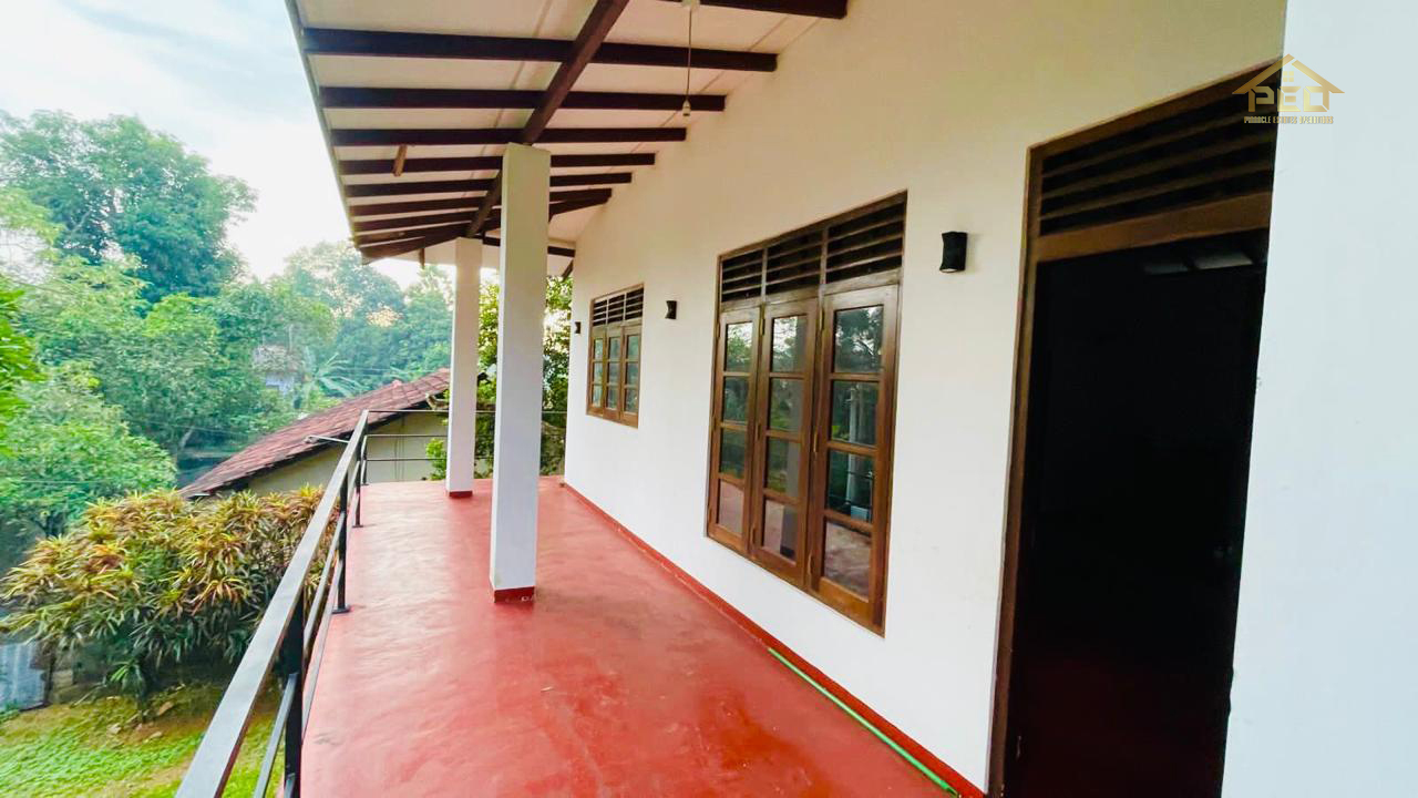 (S558) Two storey House for Rent in Minuwangoda, Udugampala.