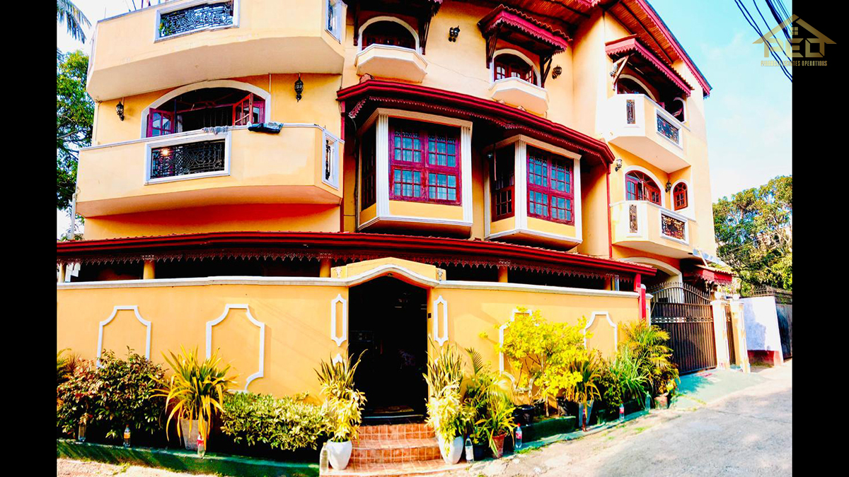 (P192) Luxury Three-story house for sale in Dehiwala