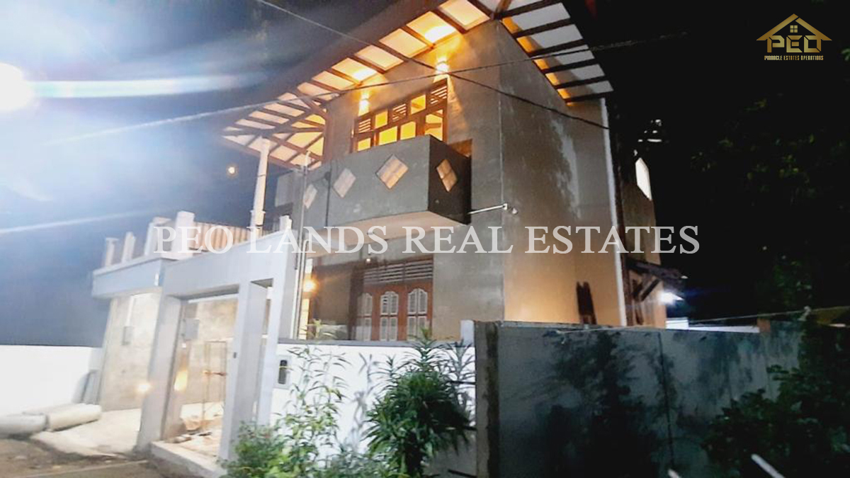 (K111) 3 Storey Brand New House For Sale in Kadawatha