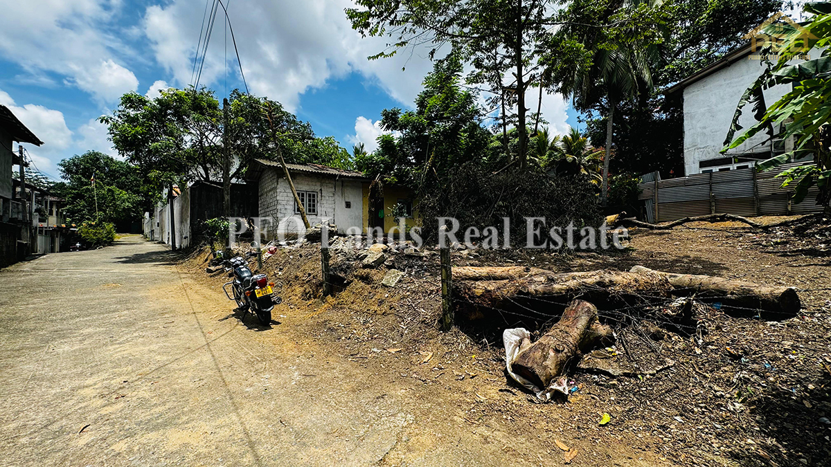 (DL305) 15 perch Land with annex for Sale in Pelawatte