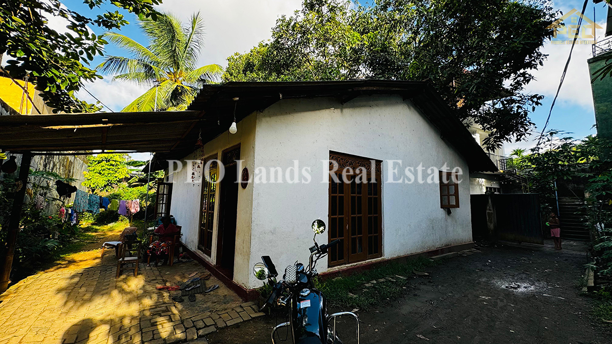 (DL309) 8.75 perch Land with House for Sale in Angoda