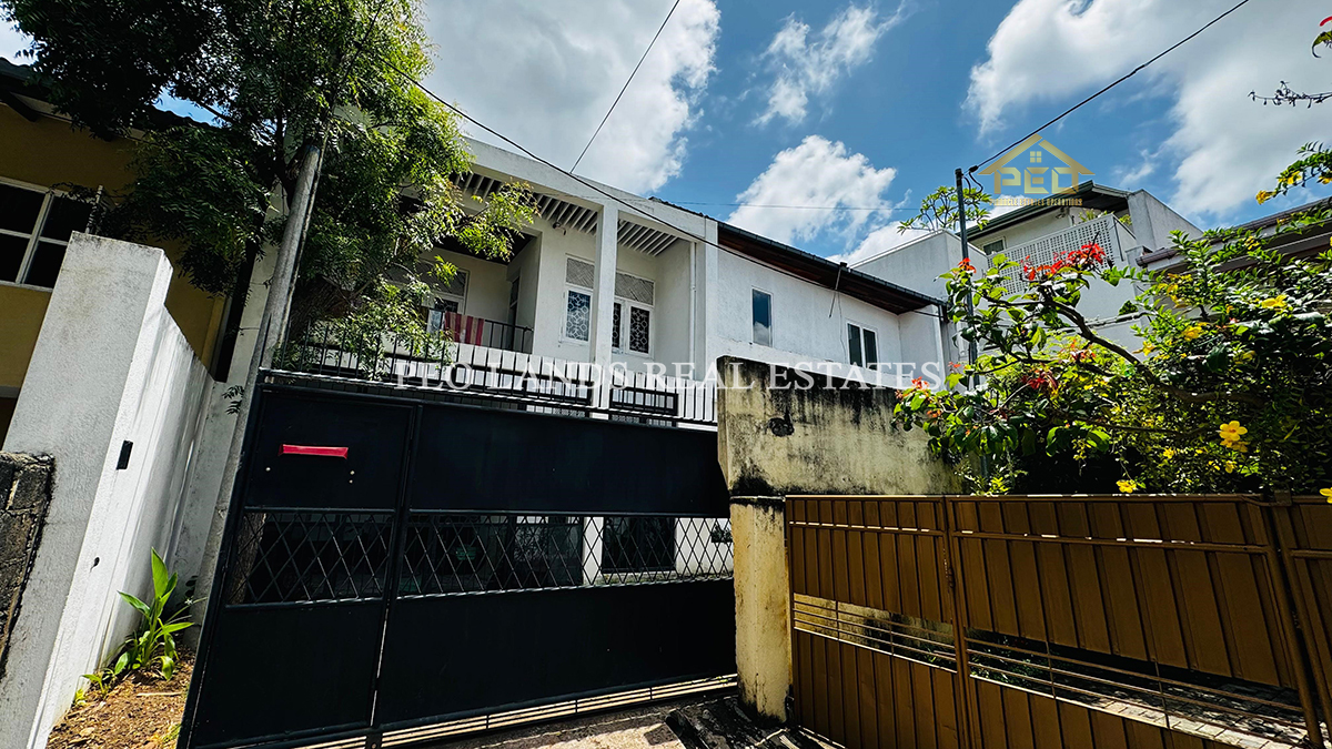 (DH276) Two Story House For Sale in Nugegoda