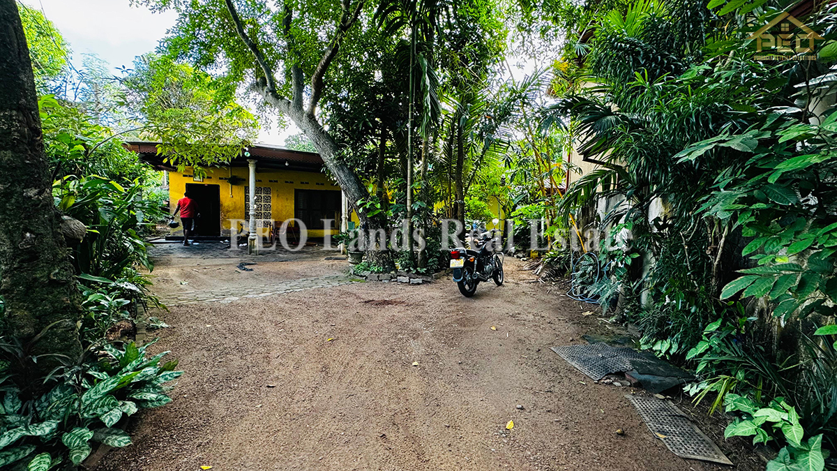 (DL310) 10 perch Land with House for Sale in Angoda