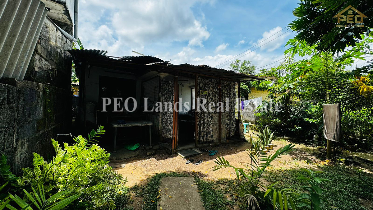 (DL316) 6 perch Land with House for Sale in Athurugiriya(Land value only)