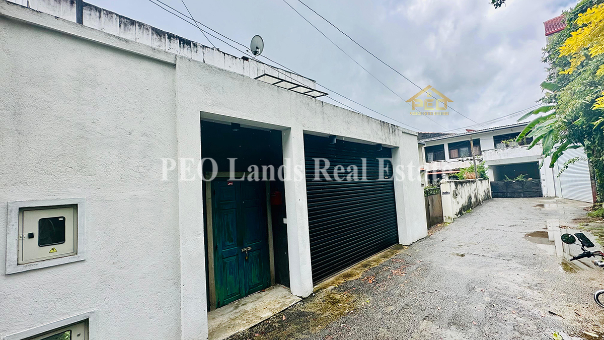 (S633) Two Storey House For Sale in Colombo 5