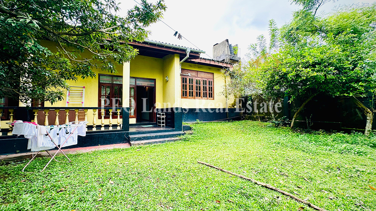 (S634) Single Storey House For Sale in Thalawathugoda Junction(Land Value Only)