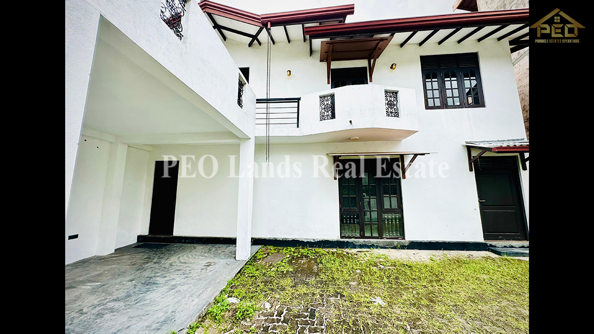 (S643) Two Storey House For Sale in Thalawathugoda, Akuregoda Lake RD