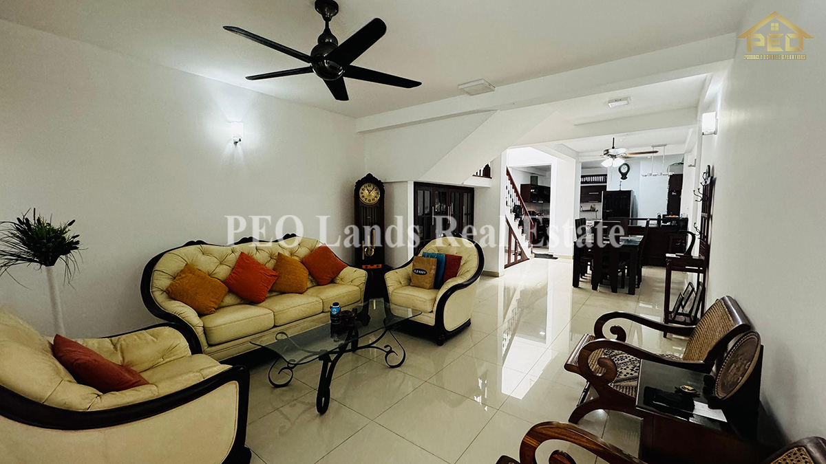 (DR345) 3 Storey Fully furnished House for Rent in Colombo 8