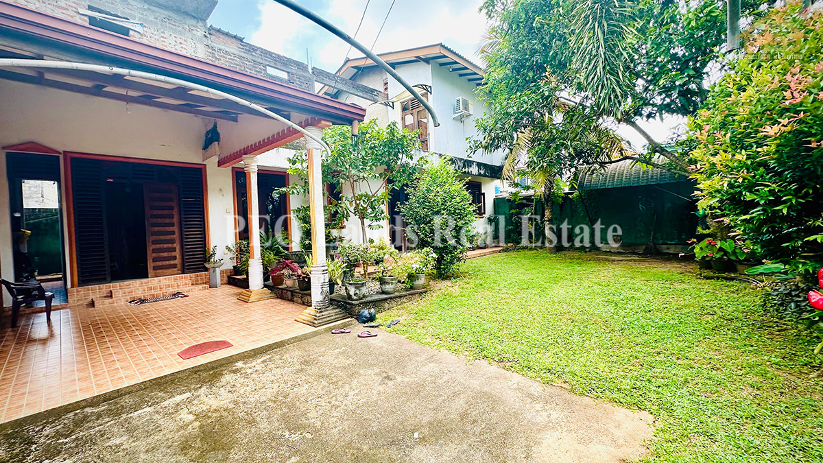 (S654) Two Storey House For Sale in Battaramulla