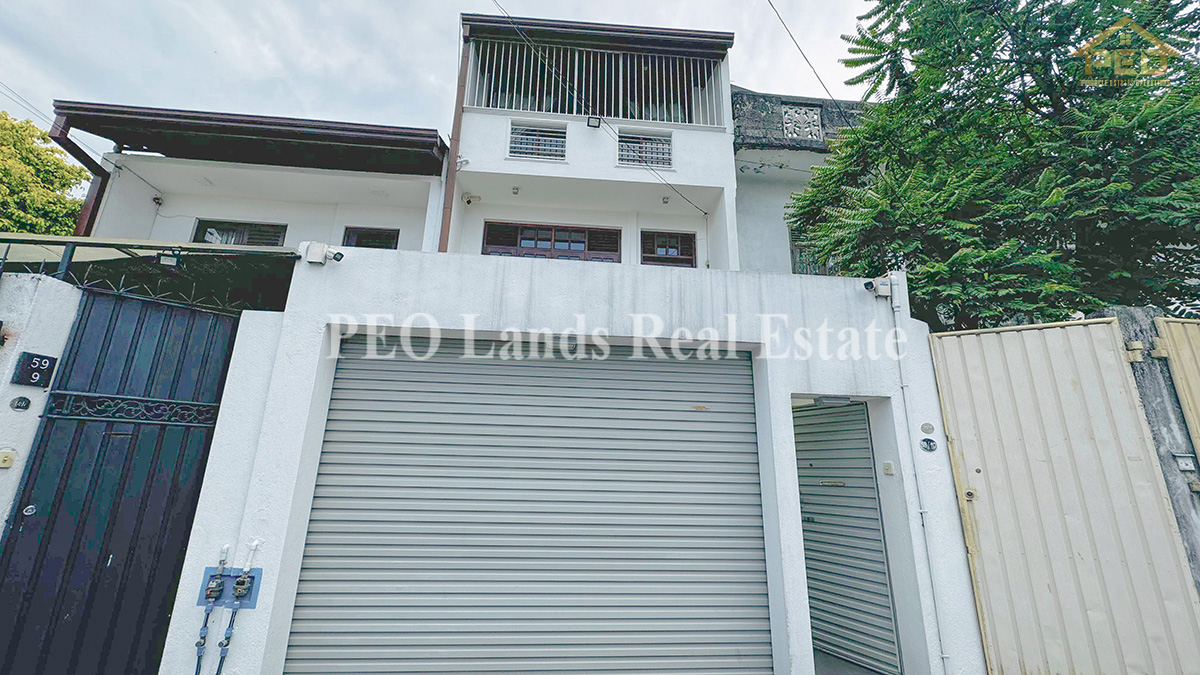 (DH346) 3 Storey Fully furnished House for Sale in Colombo 8