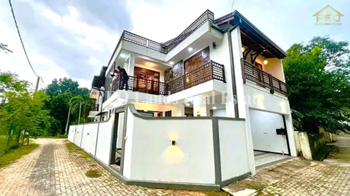 (DH361) 2 Story Luxury House For Sale in Hokandara rd, Thalawathugoda