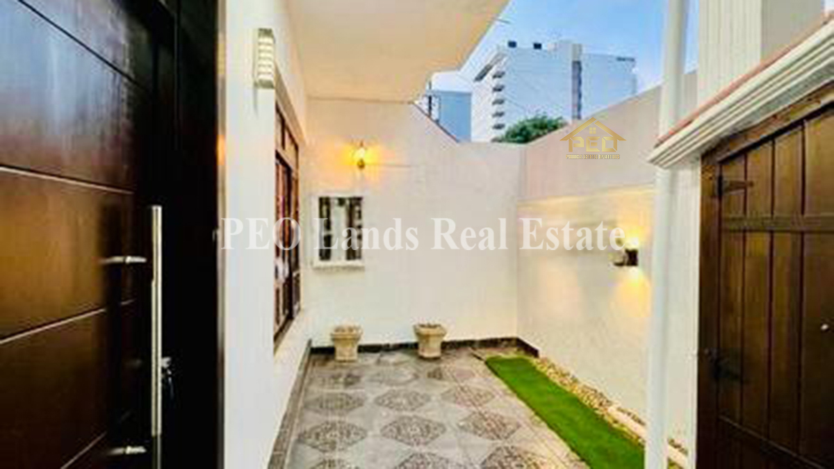 (P287) Newly renovated semi furnished luxury house with rooftop for rent in Colombo 4