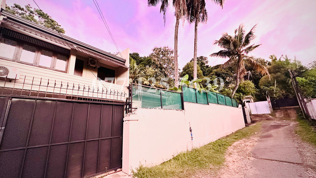 (S716) Two Storey House for Rent in Colombo 5