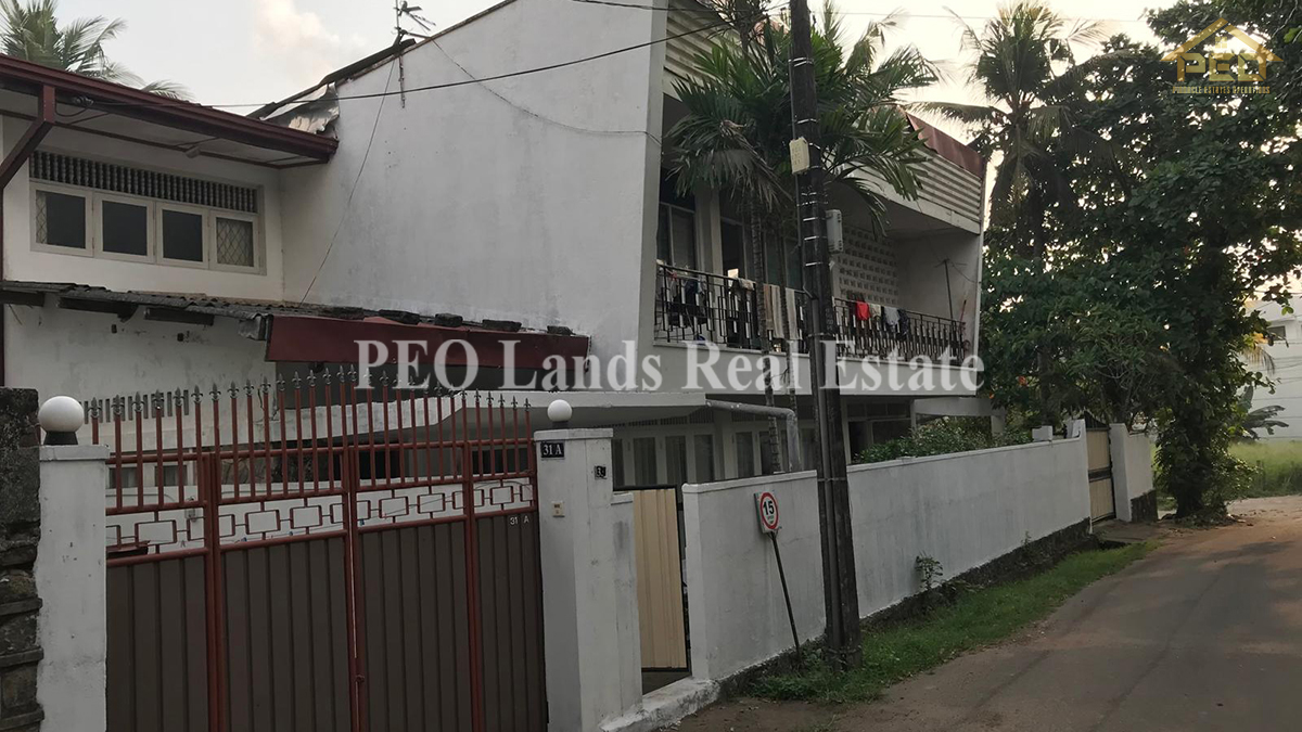 (DL421) 19.6 Perch Land With 2 Storey House For Sale in Nawala (Land Value only)