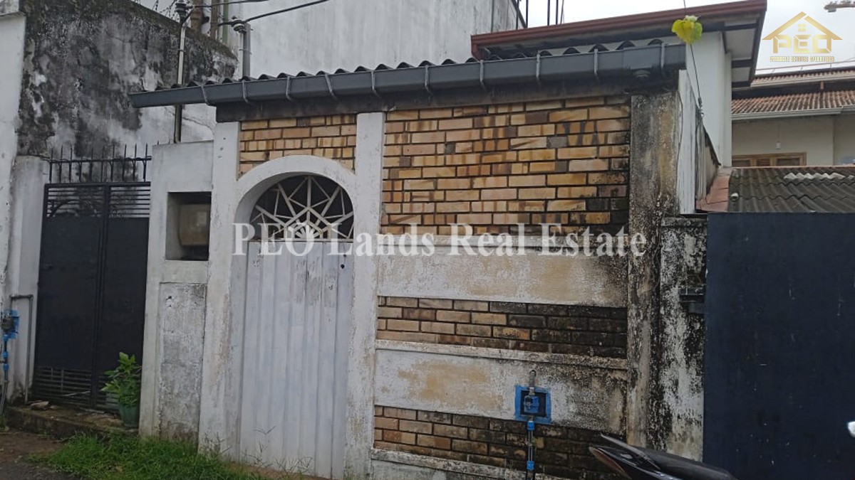 (RL197) 3.5 P Land With House For Sale in Colombo 8 (Land Value Only)