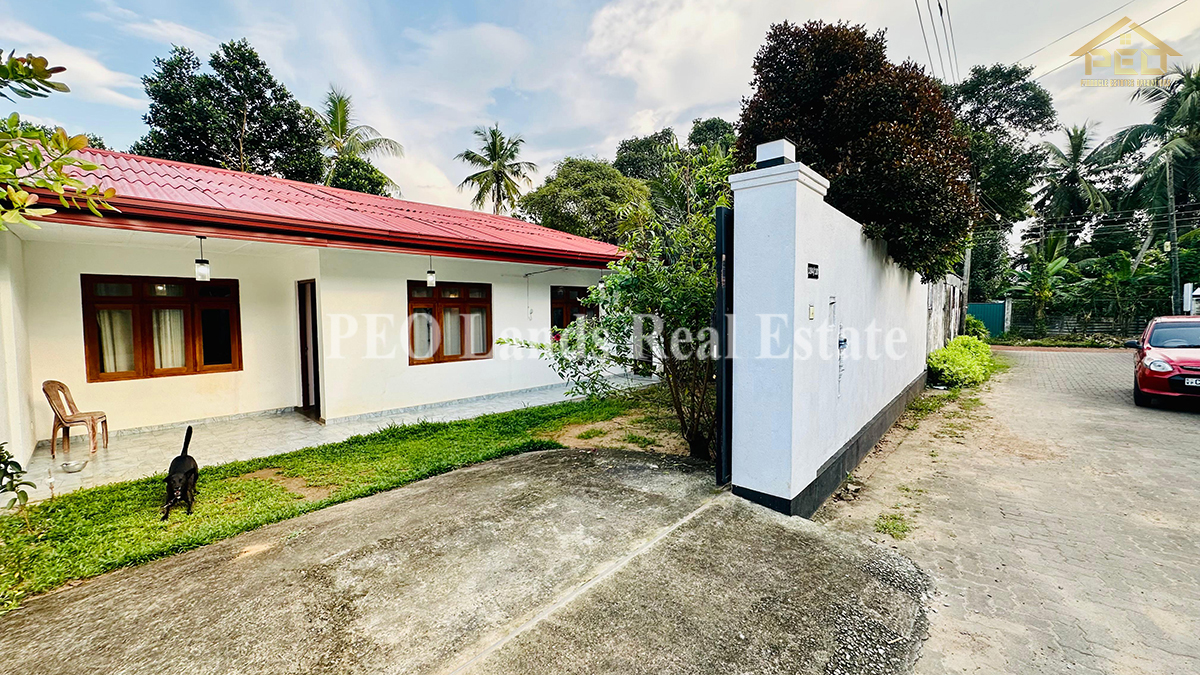 (S773) Single Storey House with Land for Sale in Hokandara