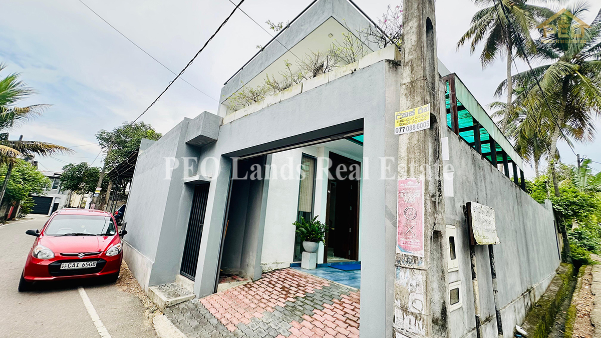 (S779) Two Storey House For Sale in Thalawathugoda