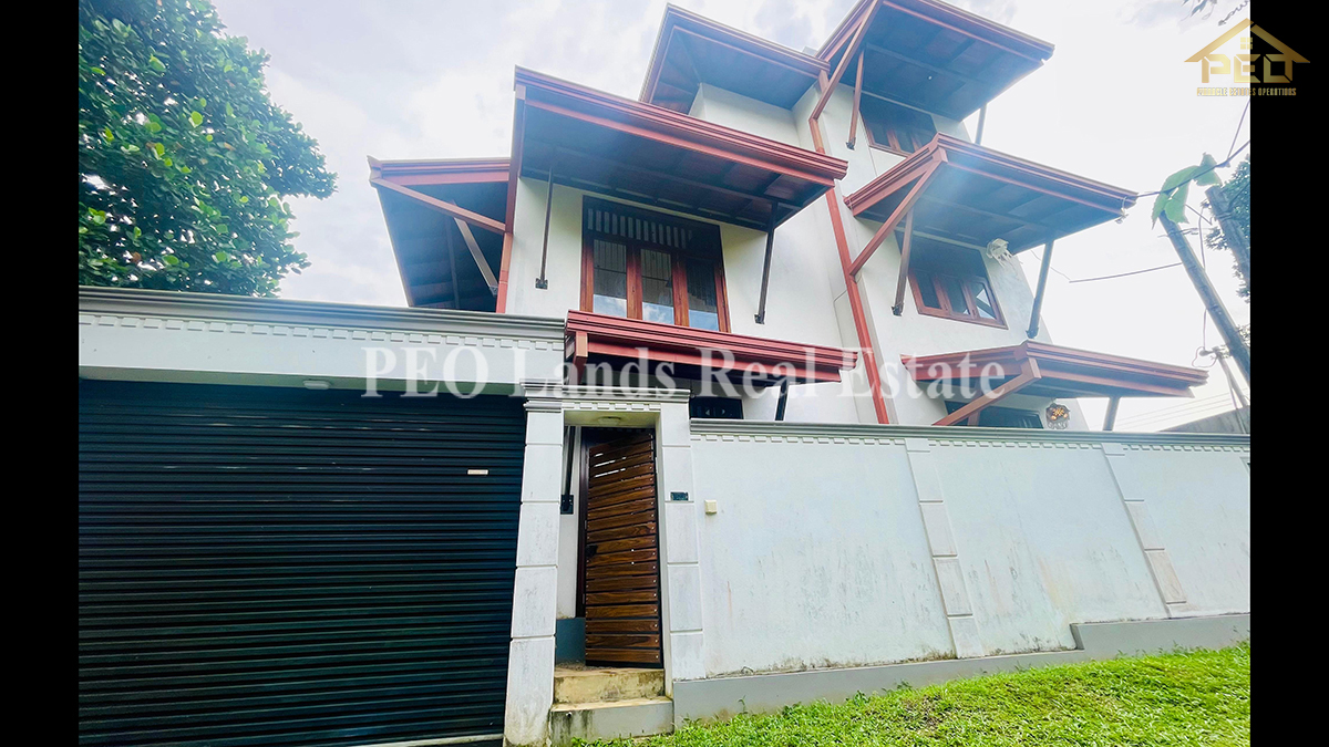 (MH250) 3 Storey House for Sale in Athurugiriya