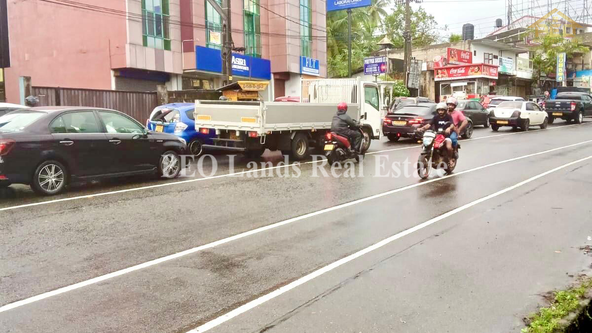 (ML251) 34.2 Perch Land With House for Sale in Malabe ( Land Value Only)