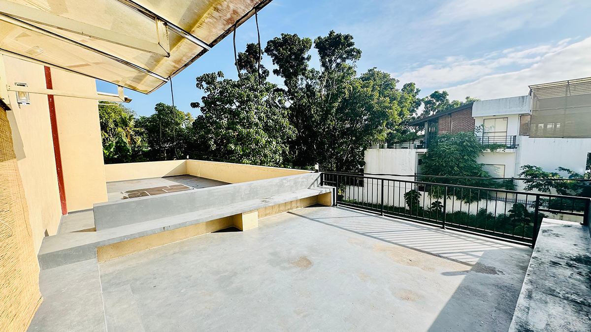 (S797) Three Storey House For Sale in Thalawathugoda