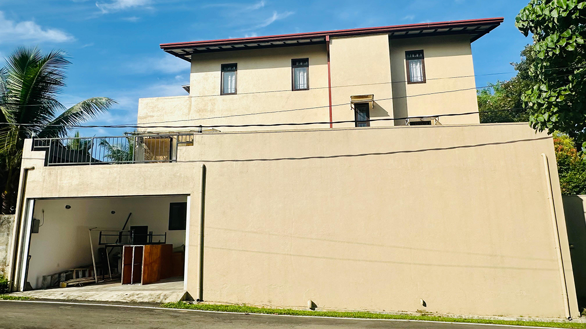 (S797) Three Storey House For Sale in Thalawathugoda