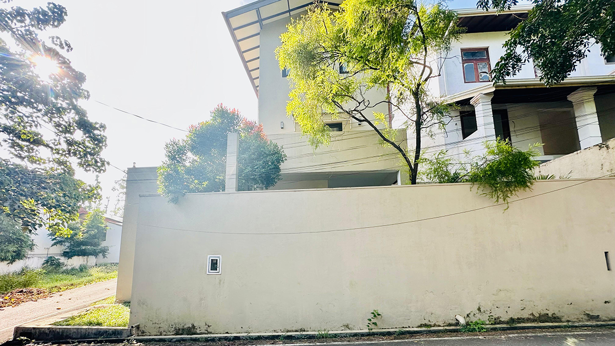 (S797) Three Storey House For Sale in Thalawathugoda