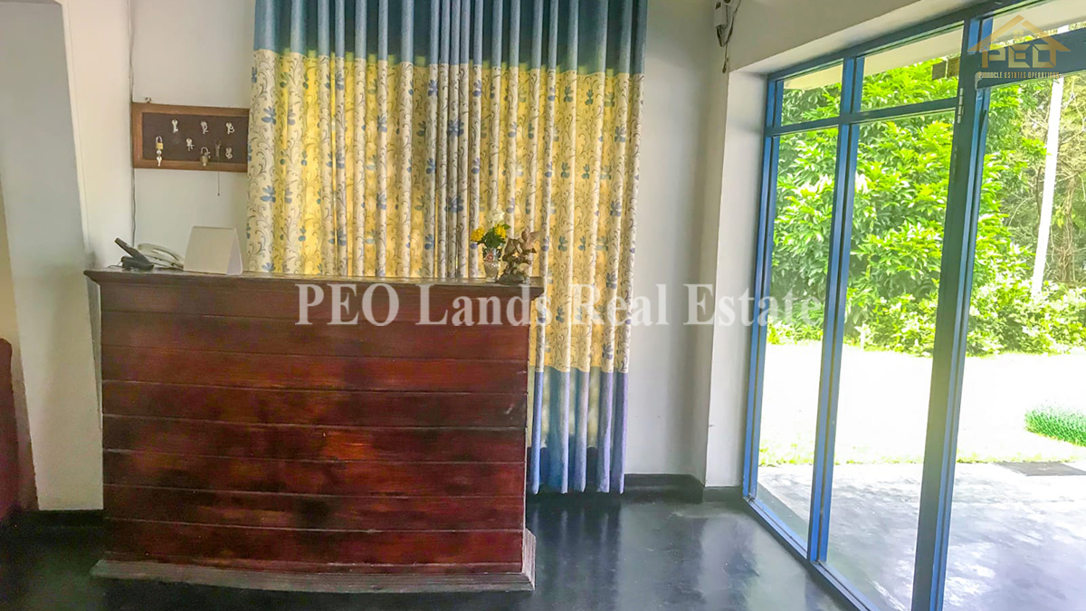 (DC479) Business land with property for sale in Colombo Road, Avissawella