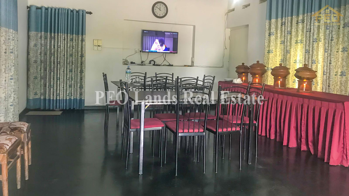 (DC479) Business land with property for sale in Colombo Road, Avissawella