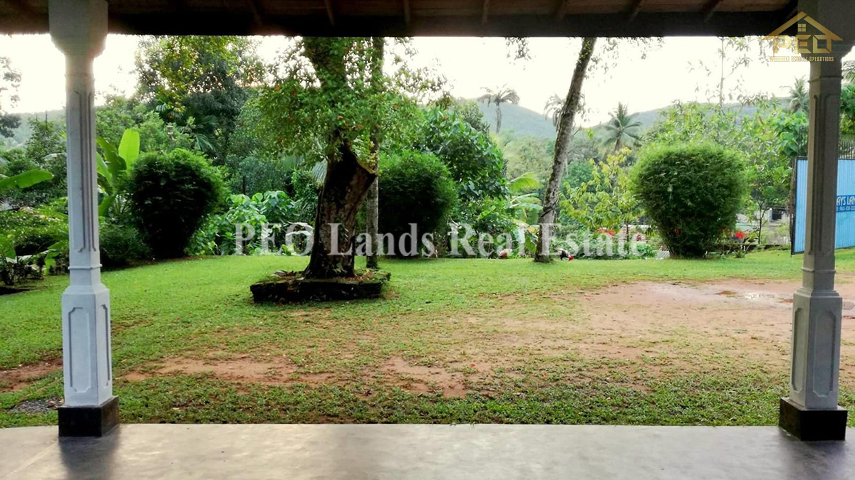 (DC479) Business land with property for sale in Colombo Road, Avissawella