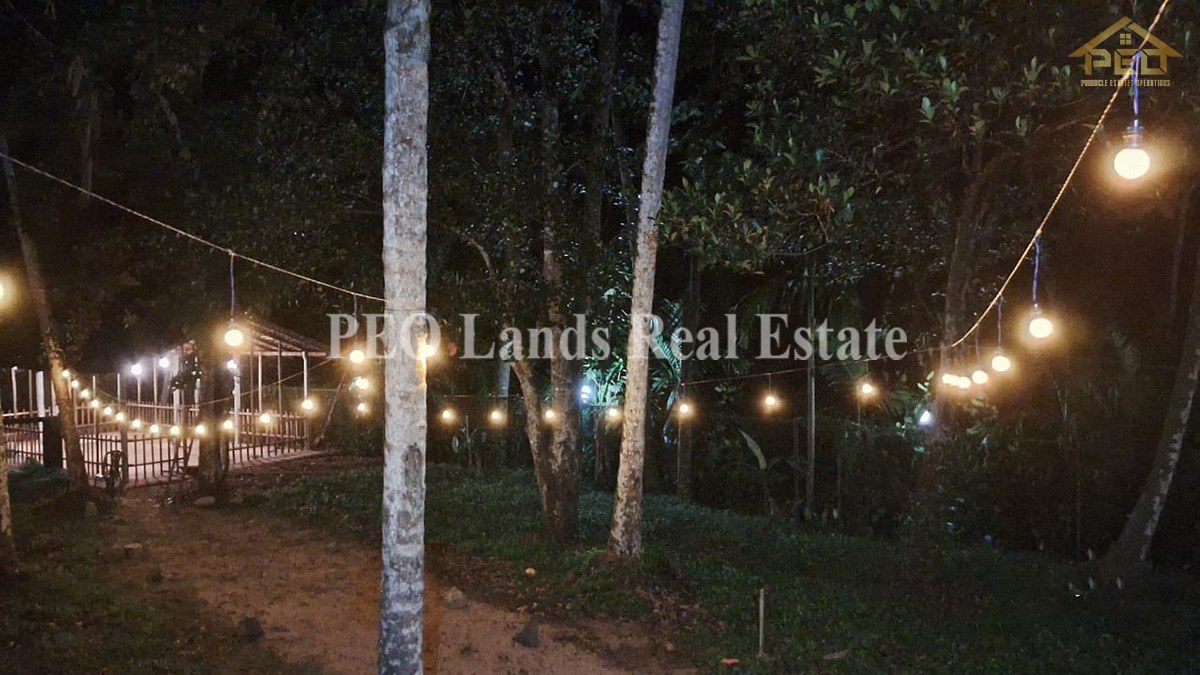 (DC479) Business land with property for sale in Colombo Road, Avissawella
