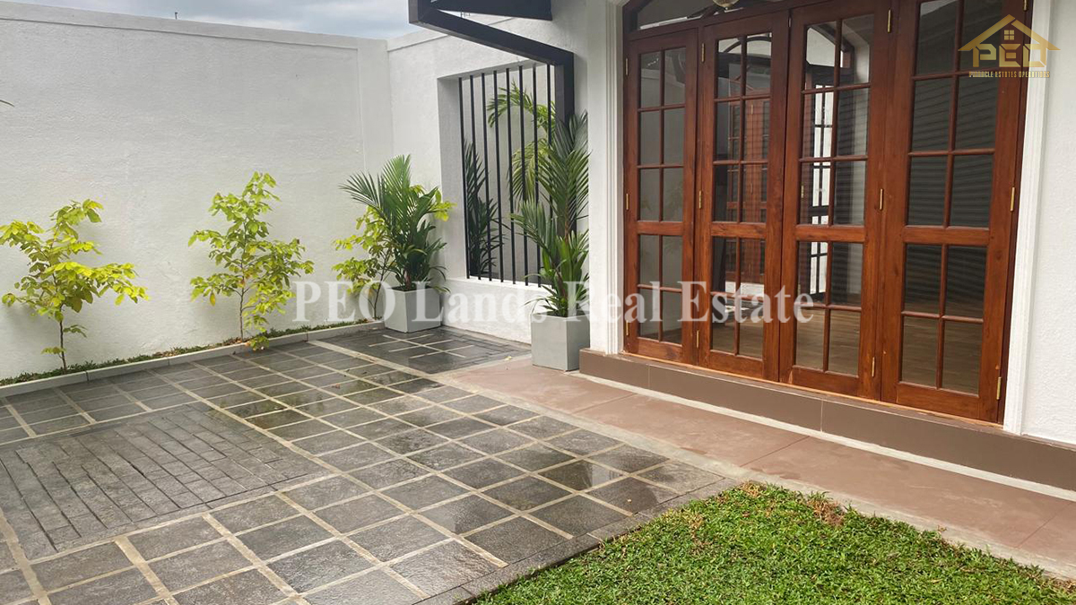 (DH496) Modern Two Storey House For Sale in Colombo 5
