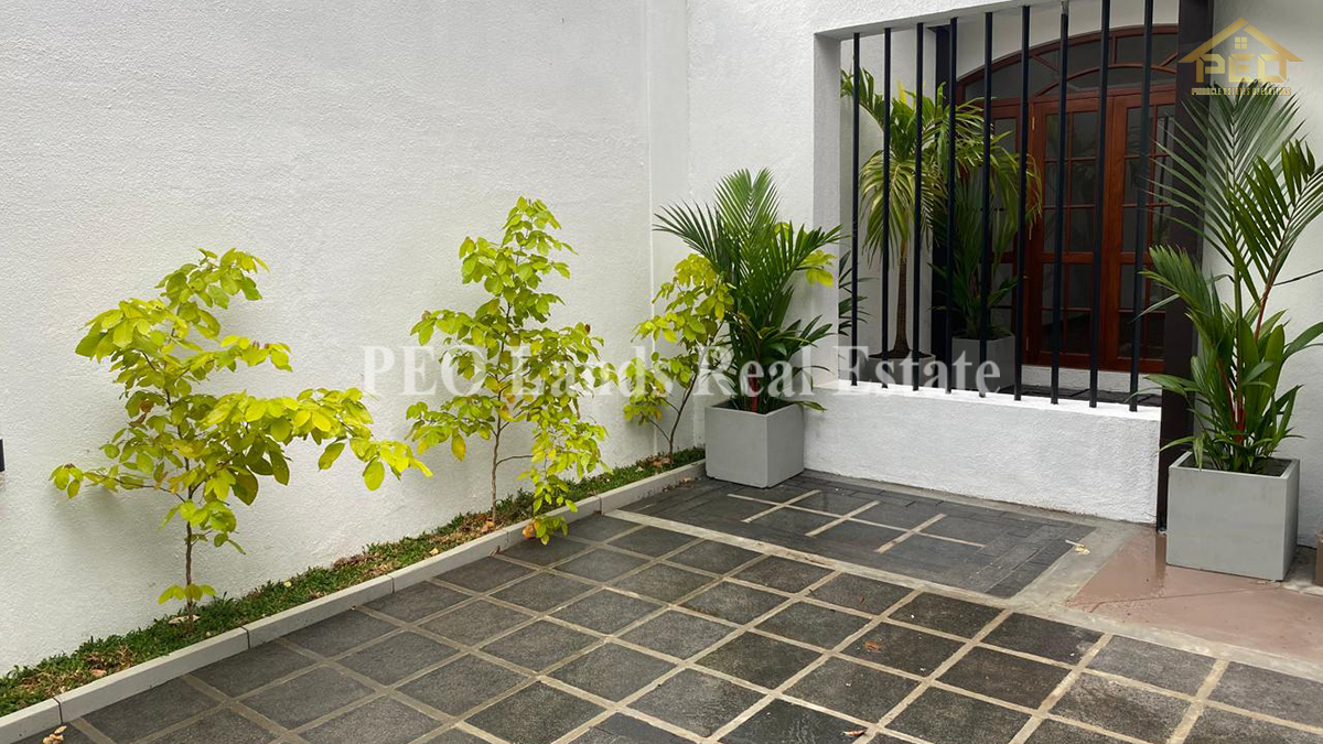 (DH496) Modern Two Storey House For Sale in Colombo 5
