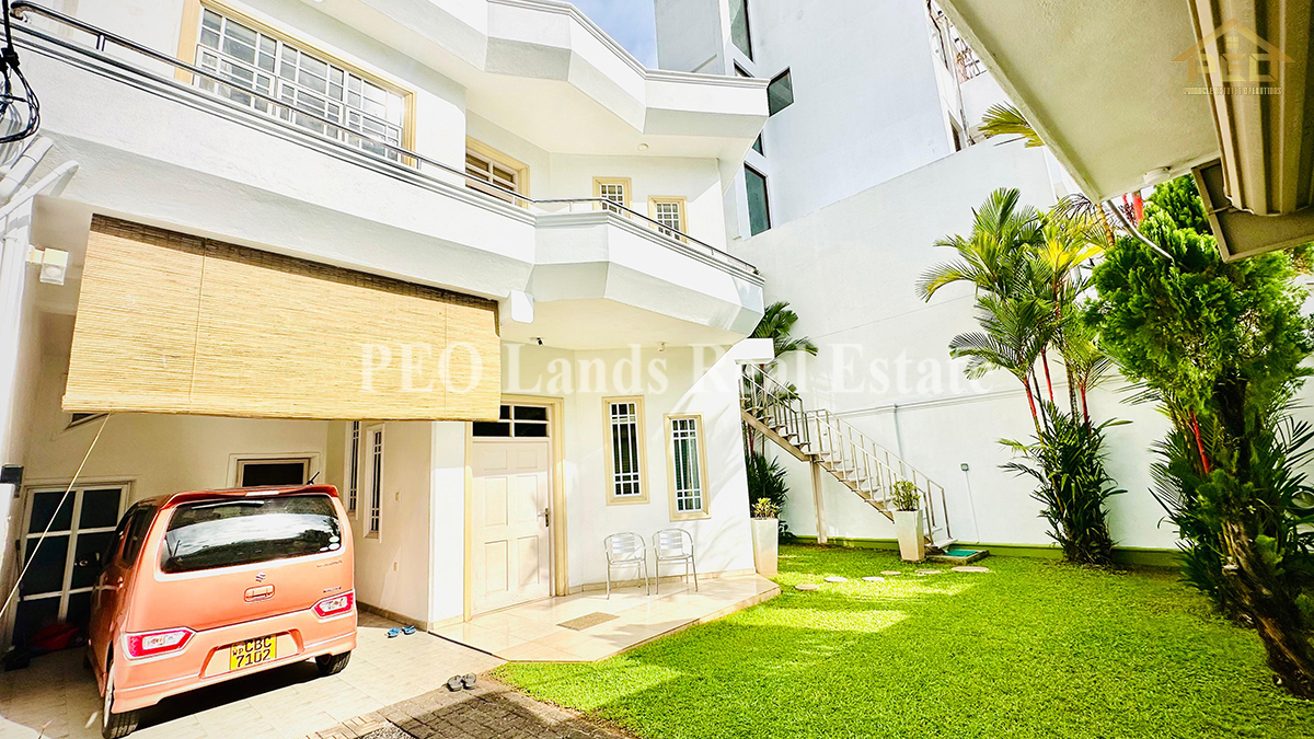 (S825) Two Storey Luxury House for Sale in Gothami Road, Borella