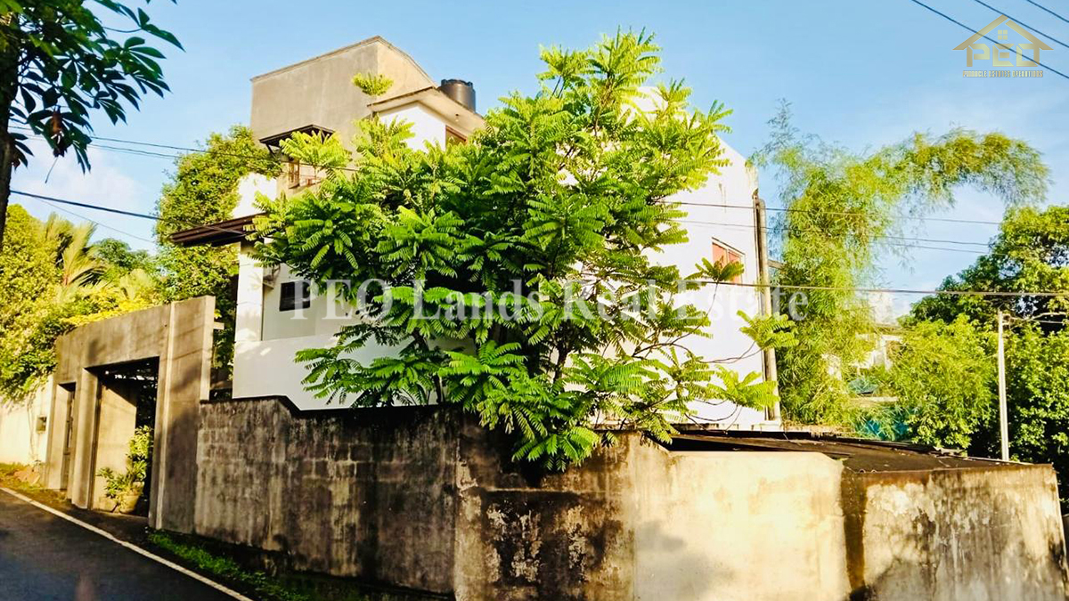 (DH502) Three Storey House for Sale in Kottawa (DH502) Three Storey House for Sale in Kottawa