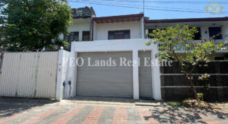 (DH632) Two Storied House for Sale in Kuruppu Road, Colombo 08