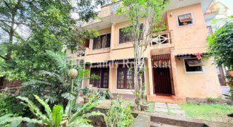 (DH644) Two Storey House For Sale in Thalawathugoda (Land value only)