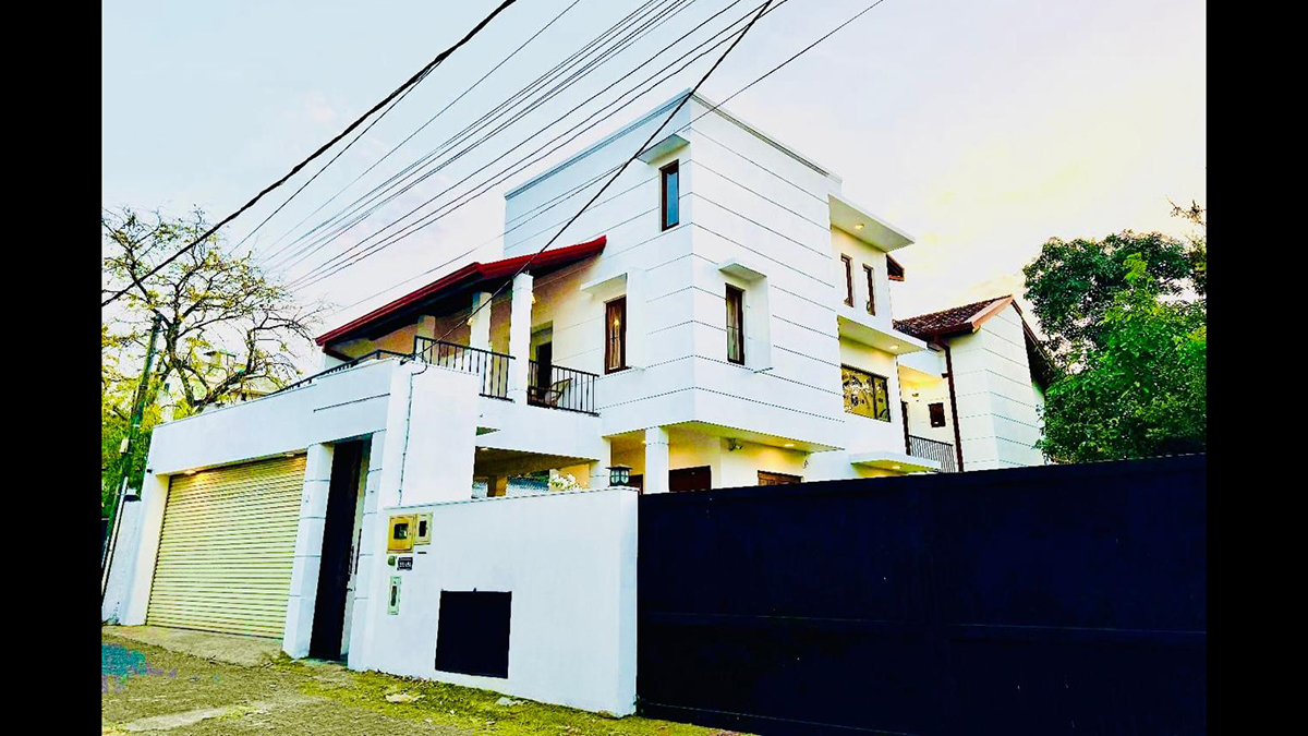 (P604) Modern, Spacious 4Br House for Rent in Maharagama
