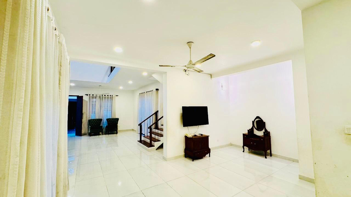 (P604) Modern, Spacious 4Br House for Rent in Maharagama