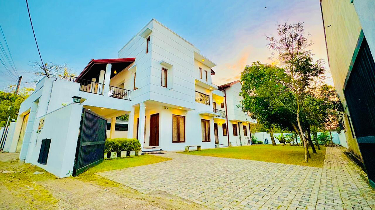 (P604) Modern, Spacious 4Br House for Rent in Maharagama
